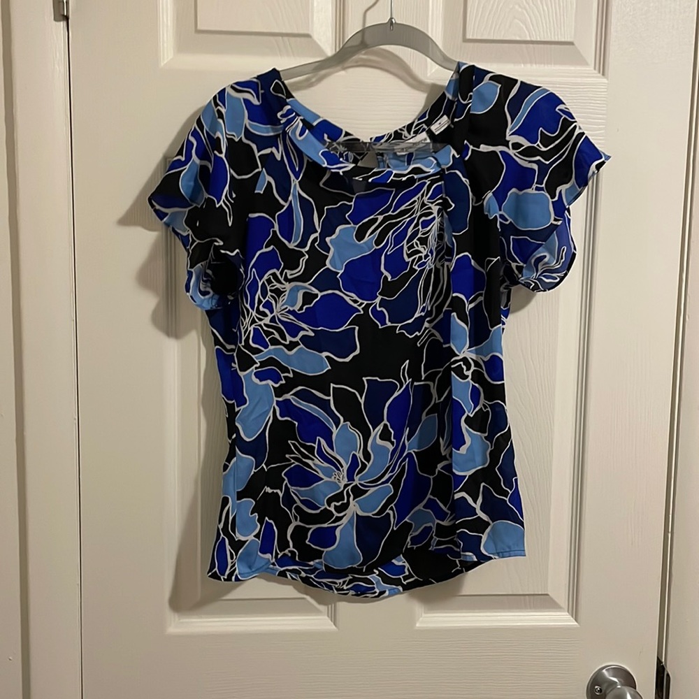 EUC Liz Claiborne w/ asymmetrical neckline and flutter sleeves sz.m 172